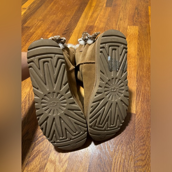 Like New! Woman’s Ugg Boots with Velvet Bows - Picture 7 of 7